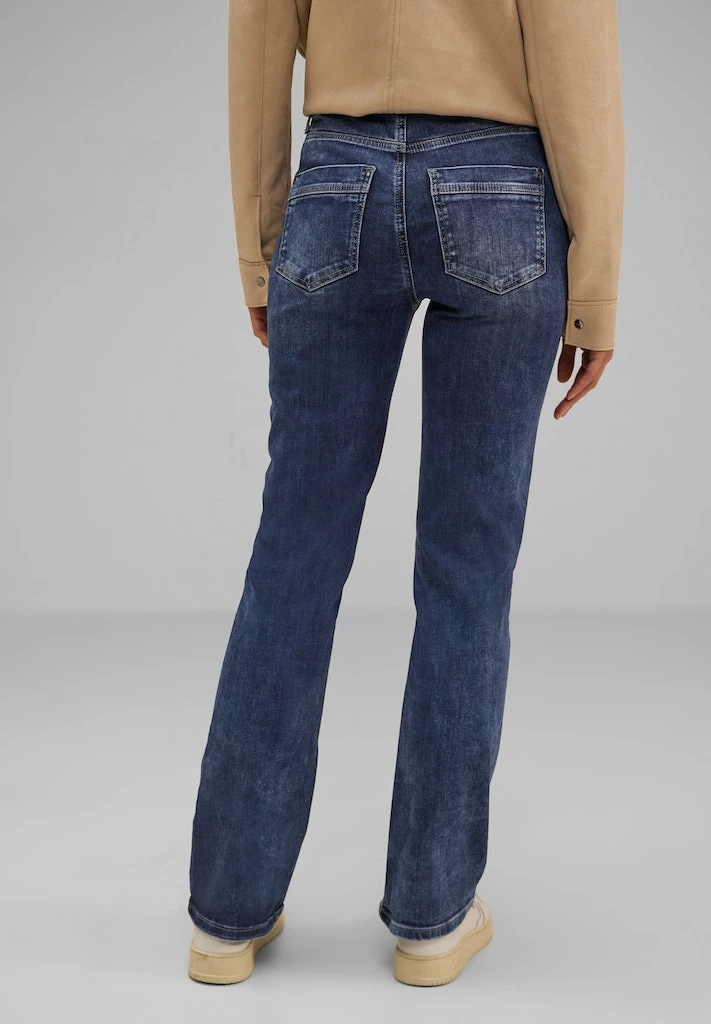 Casual Fit Bootcut Jeans