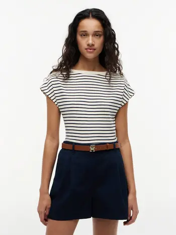 GOLD BTN CAP-SLV BOAT-NK TEE
