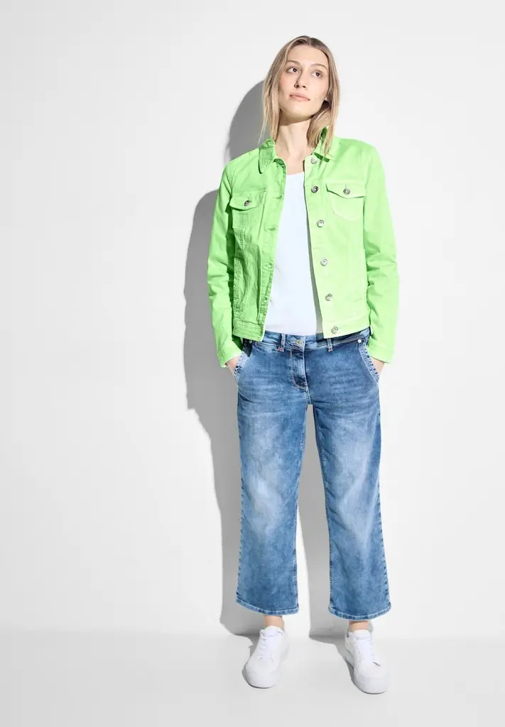 Jeansjacke in Farbe