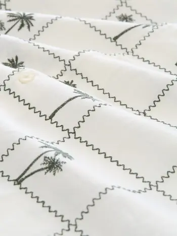 Relaxed Fit Kurzarmhemd mit Stickerei