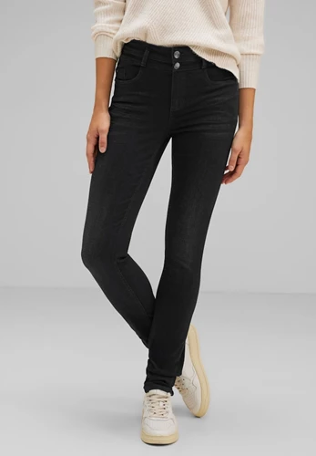 Slim Fit Free to Move Jeans