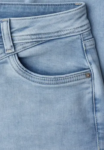 Slim Leg Bermuda mit Turn-Up-Detail