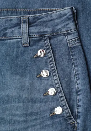 Wide Leg Jeans mit Knopfdetails